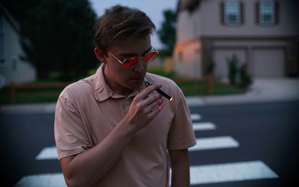 10-Potential-Reasons-Why-a-Disposable-Vape-Lights-Up-but-No-Smoke-2